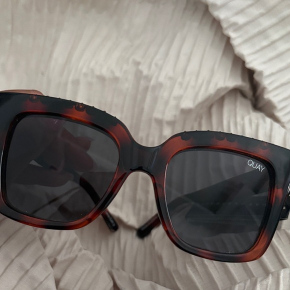 Quay Australia Tortoise Style Punk Glasses - Picture 6 of 6